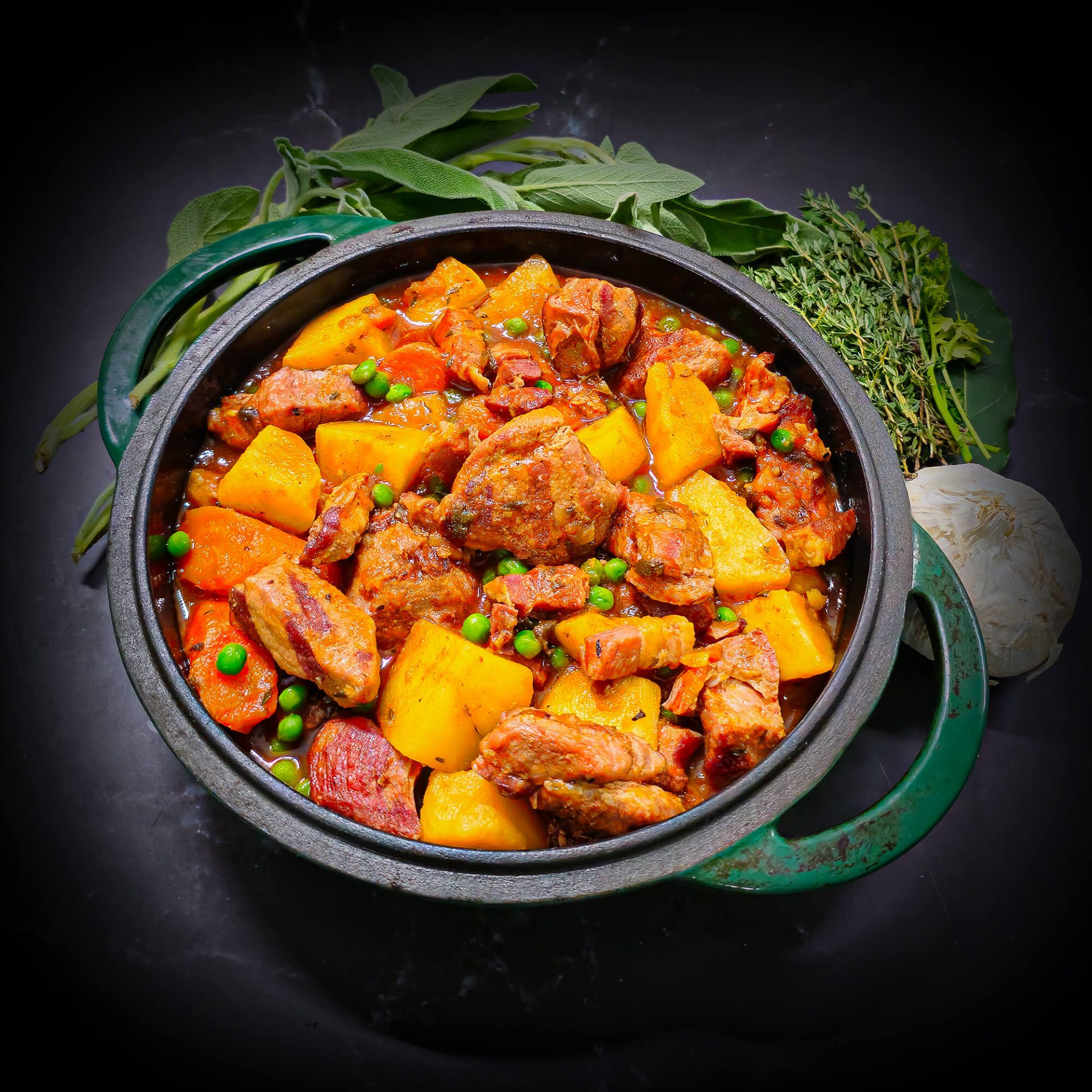 Ambachtelijk Brasvar stoofpotje met groenten in gietijzeren pot – Keurslager De Meulder Brasschaat