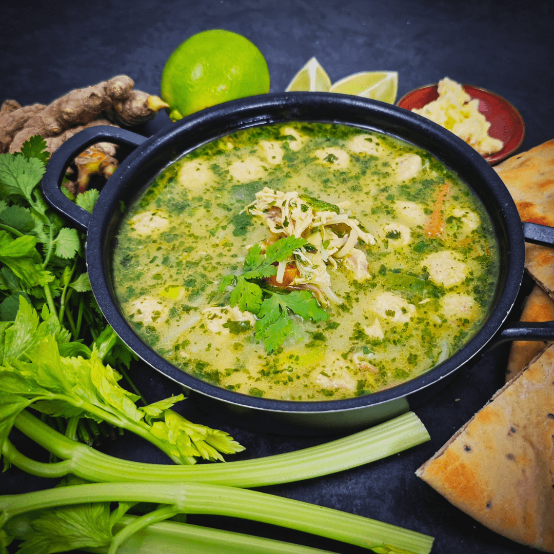 Oosterse waterzooi met kip, balletjes, kokosmelk en groenten