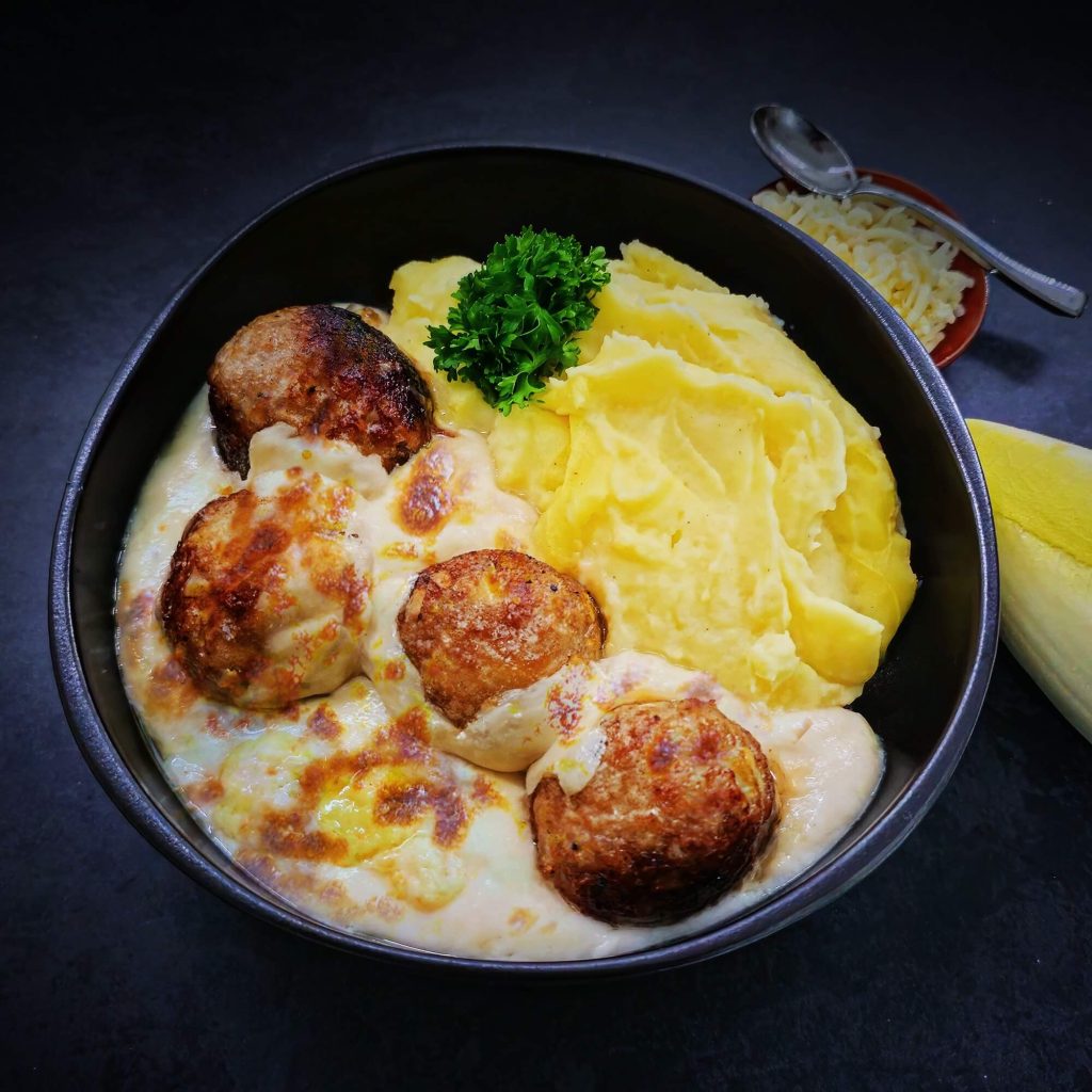 Witloofballetjes met bloemkoolsaus en kaas uit de oven