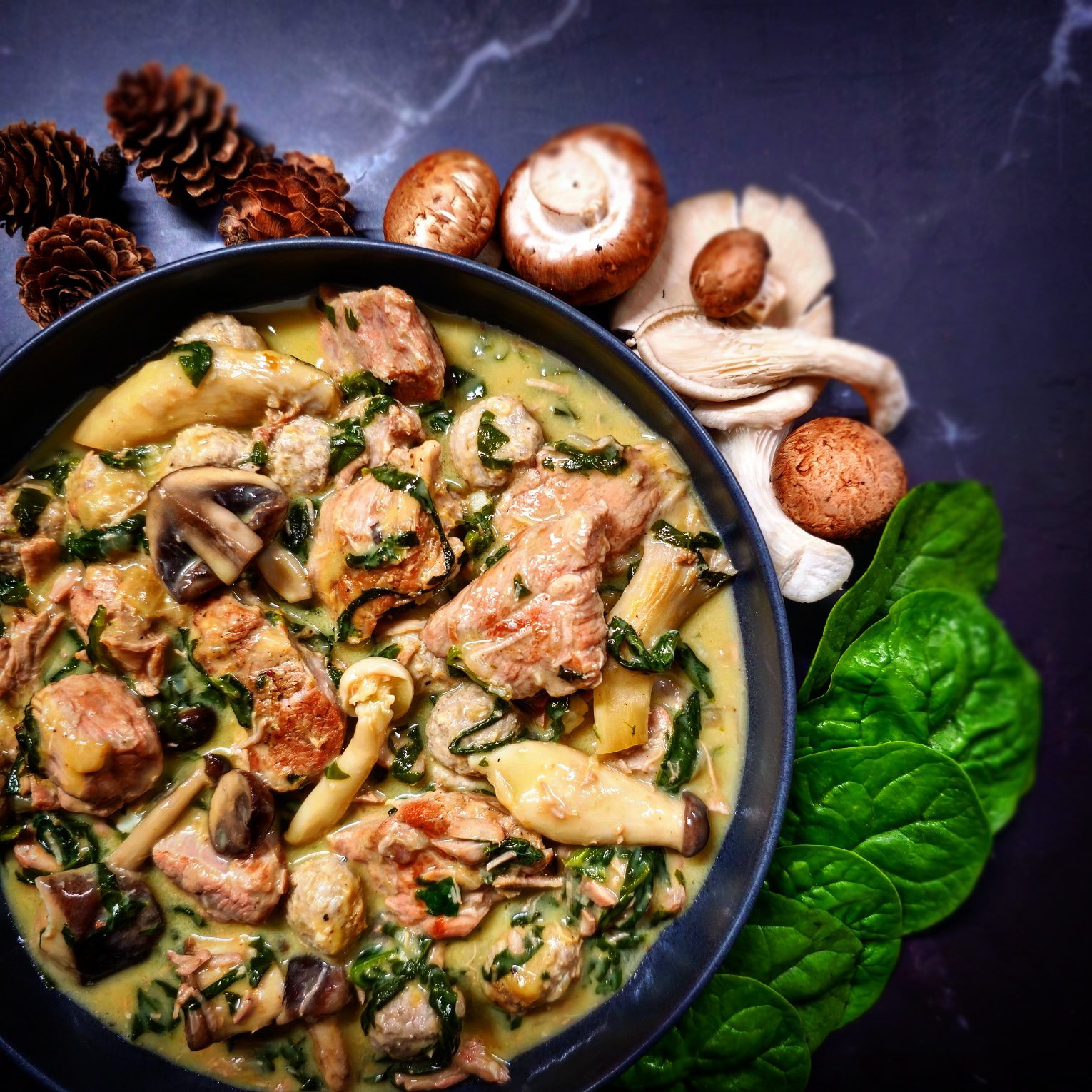 Kalfsfricassee met bospaddenstoelen, spinazie en witte wijn van Keurslager De Meulder Brasschaat