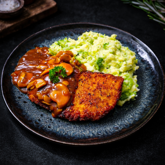 Stoemp met broccoli en prei met kippenschnitzel en jus