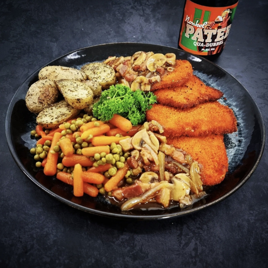 Jägerschnitzel op z’n Antwerps met krokante schnitzel, champignonsaus en krieltjes van Keurslager De Meulder Brasschaat