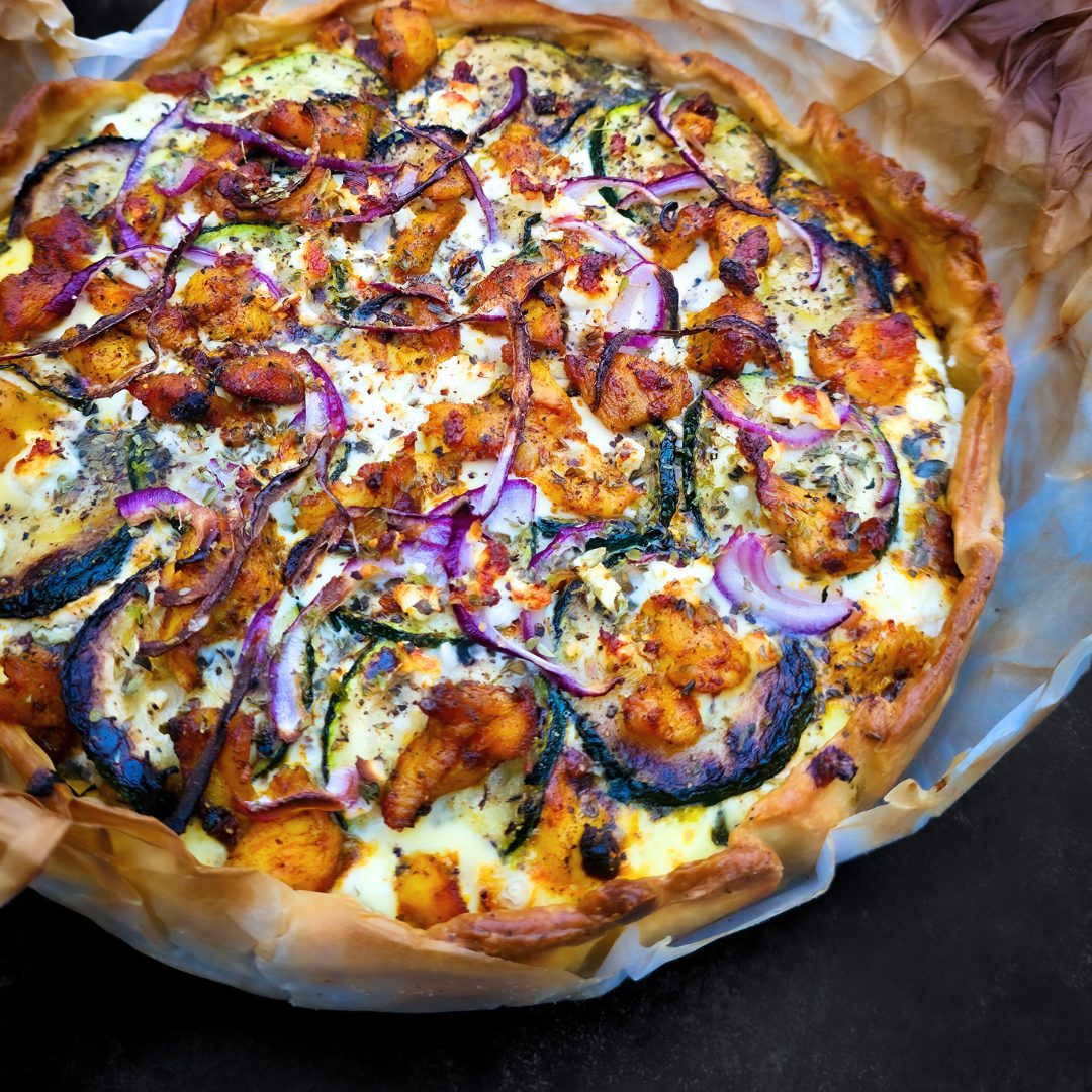 Quiche met pita van kip, spinazie, courgette en feta